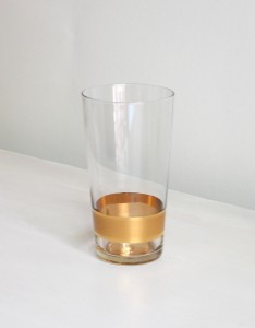 Wasserglas mit breitem Goldband im unteren Drittel