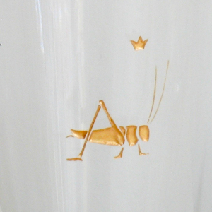 Detail Gravur Grille farbvergoldet