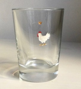 kleines Glas mit dickem Huhn