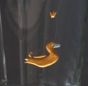 Ente Detail der glasgravur, vergoldet