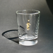 Seepferdchen, Gravur farbvergoldet auf kleinem Glas