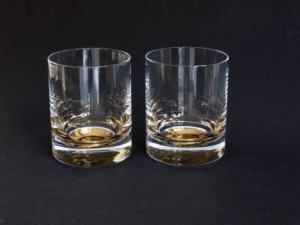 Zwei Whiskygläser, handgemacht, mit goldenem Boden