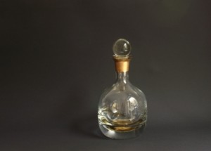 Karaffe Whiskygoldenes Halsband, goldener Boden, Schliffstopfen