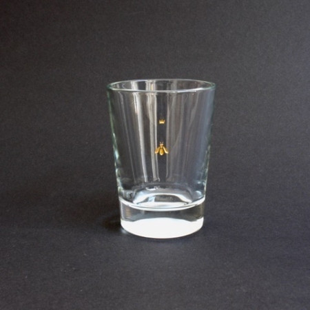 Biene von oben, Glasgravur, farbvergoldet, auf kleinem handlichen Wasserglas