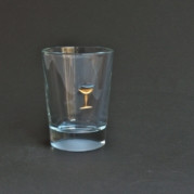 KELCH mit Fisch blau, Glasgravur, farbvergoldet.