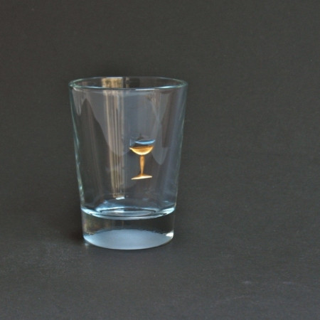 KELCH mit Fisch blau, Glasgravur, farbvergoldet.