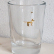 Hund 1 Gravur farbvergoldet auf kleinem sympatischen Beistellglas