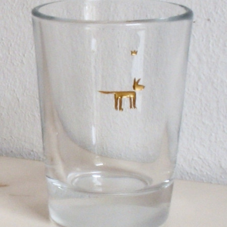Hund 1 Gravur farbvergoldet auf kleinem sympatischen Beistellglas